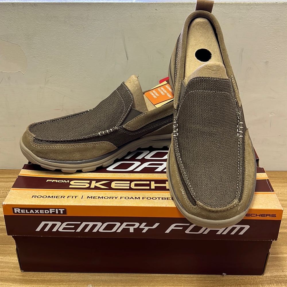 **Brand New** Men’s Skechers Relaxed Fit with Memory Foam